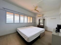 Blk 216 Jurong East Street 21 (Jurong East), HDB Executive #622688101